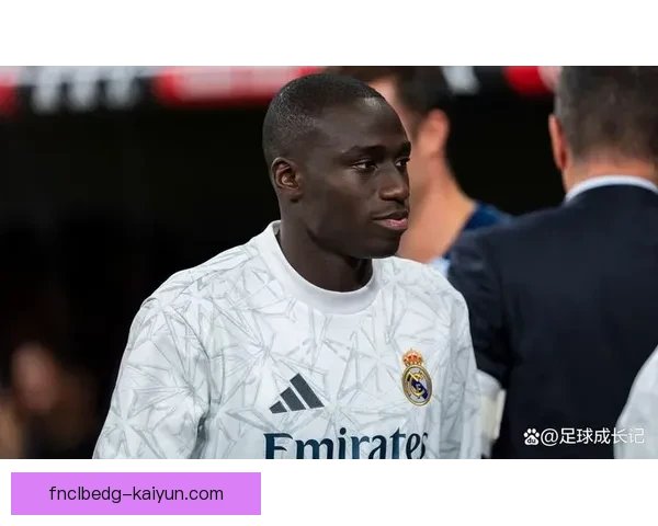 门迪左路防守漏洞引发关注，球队整体防守需加强调整